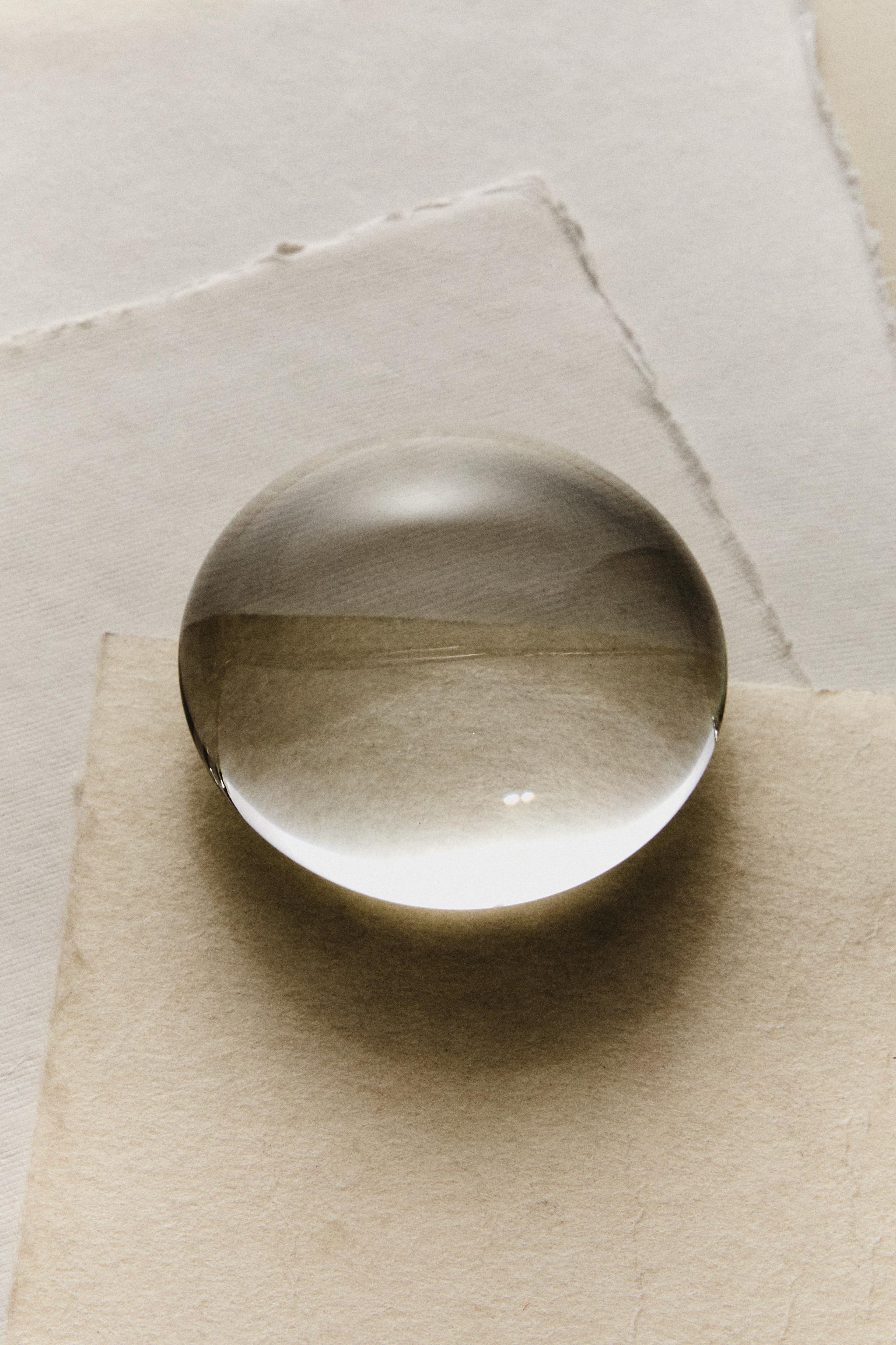 MAGNIFYING PAPERWEIGHT